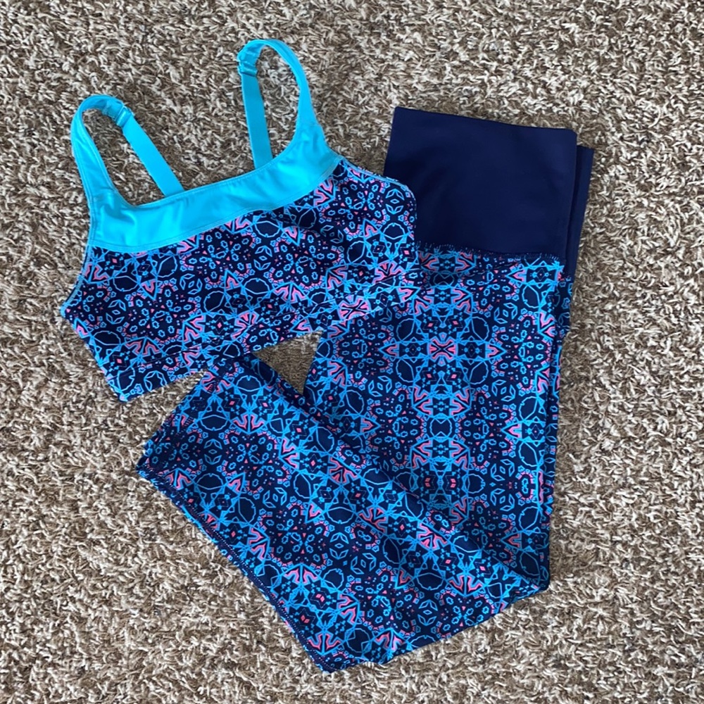 Matching Fabletics Small Bra And Medium Cropped L… - image 1